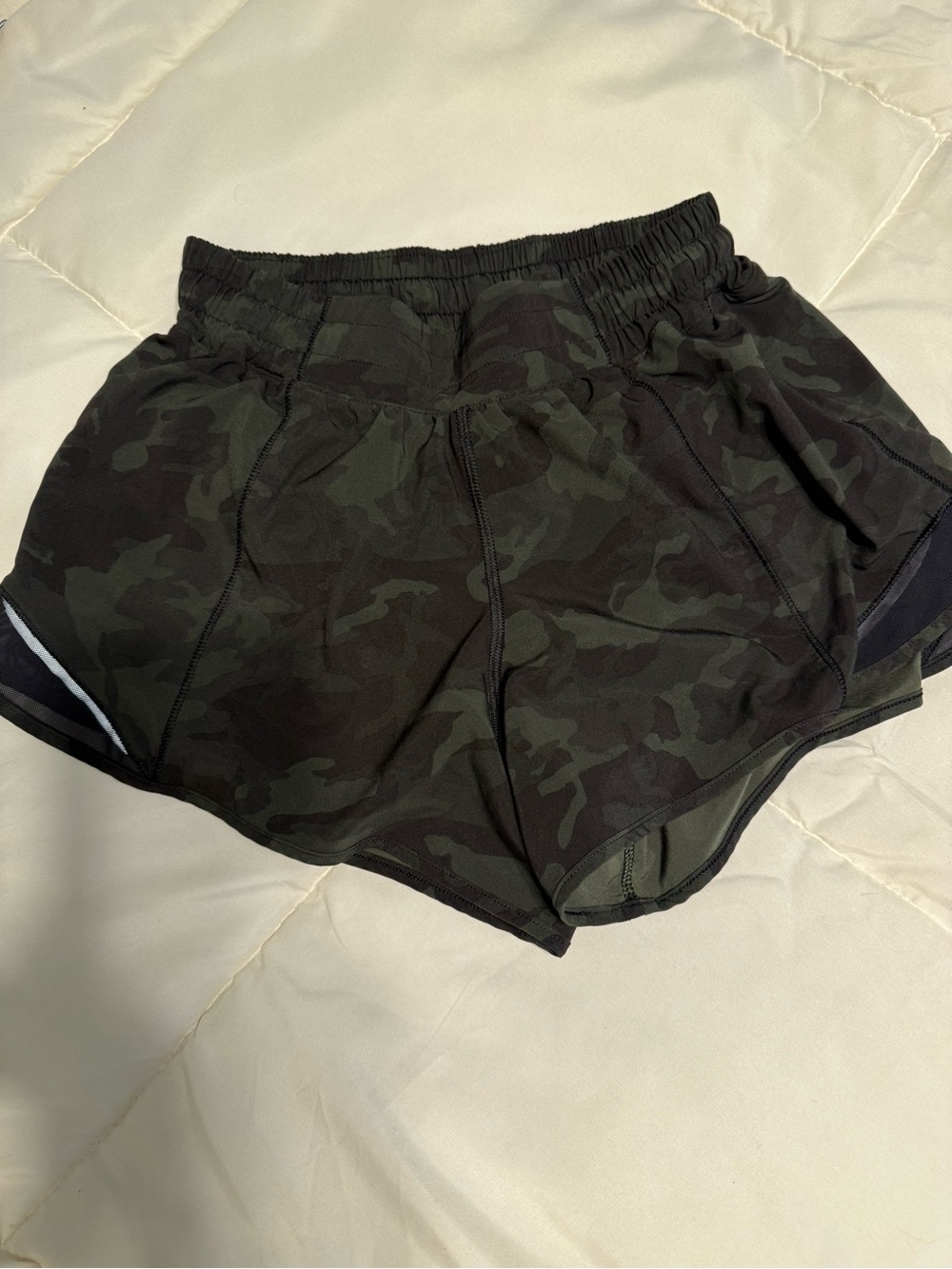 Lululemon Hotty Hot Short II *Long 4" Incognito Camo Multi Gator Green / Black